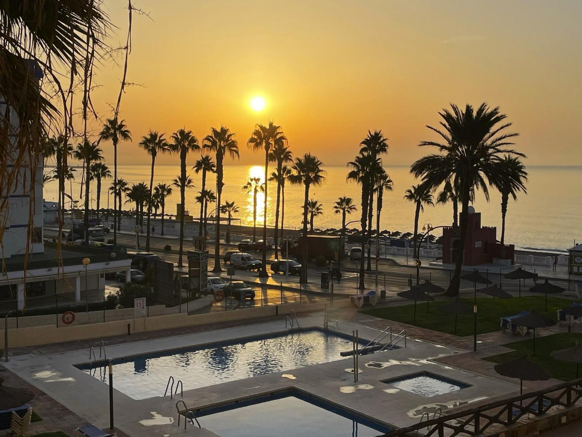 דירות בנאלמדנה Aloha Playa Vistas Al Mar מראה חיצוני תמונה
