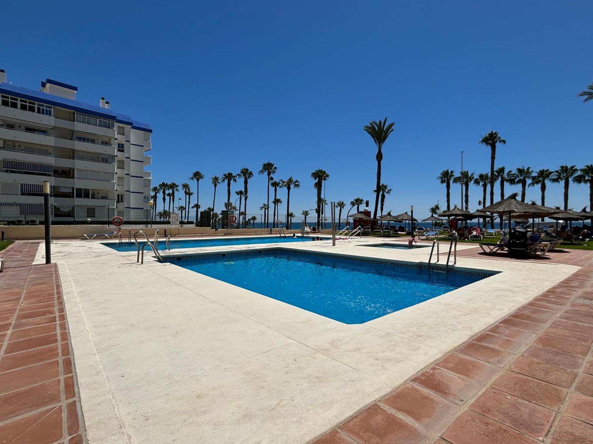 דירות בנאלמדנה Aloha Playa Vistas Al Mar מראה חיצוני תמונה