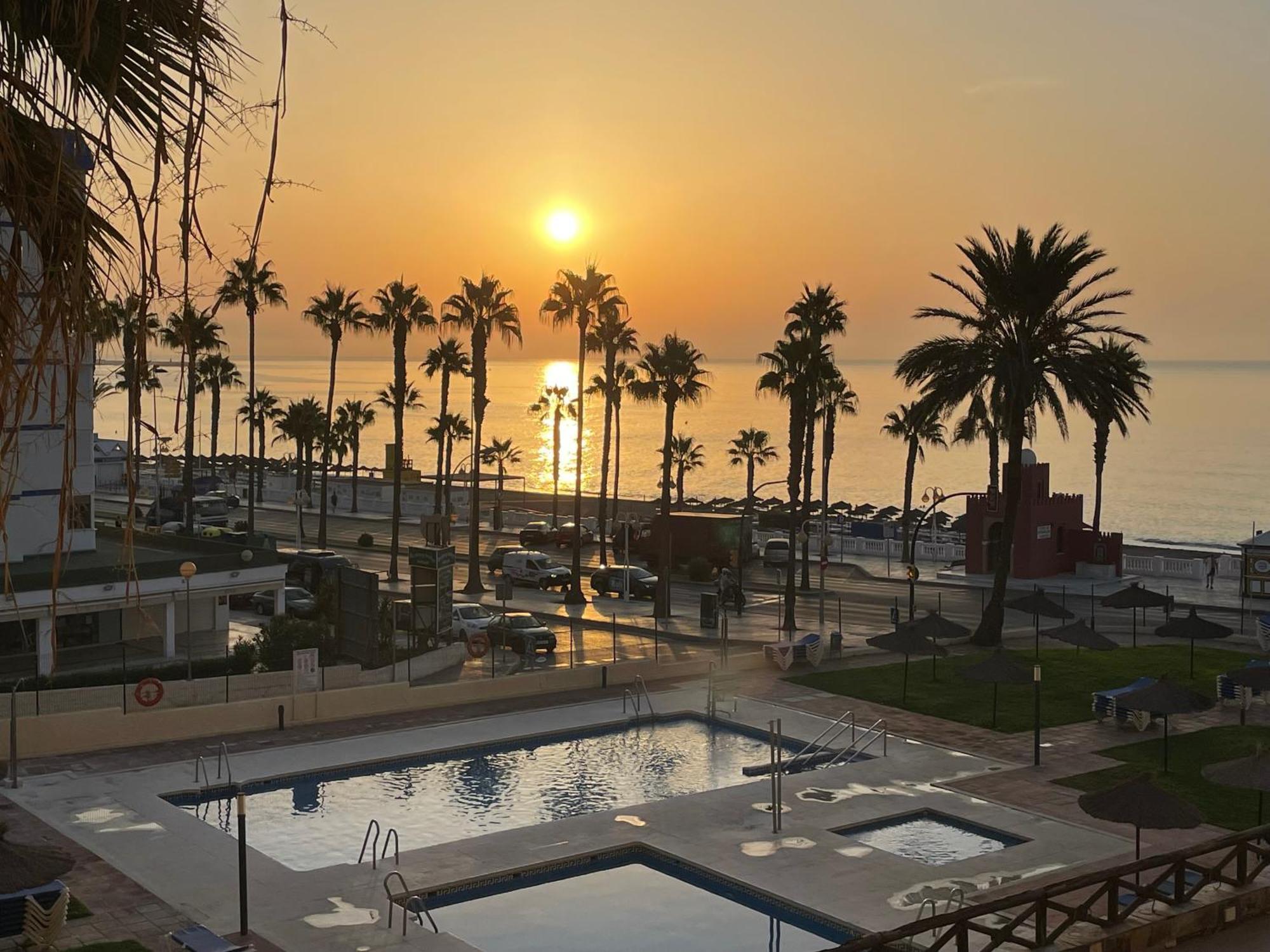 דירות בנאלמדנה Aloha Playa Vistas Al Mar מראה חיצוני תמונה